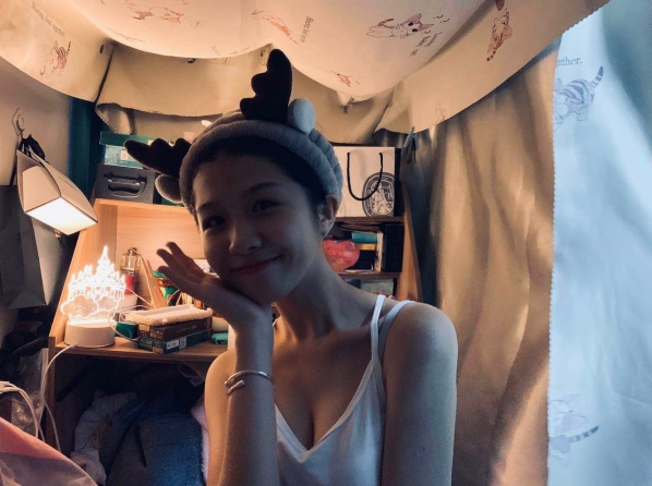 南宁童颜巨乳萝莉美眉求抱走~ 第1张