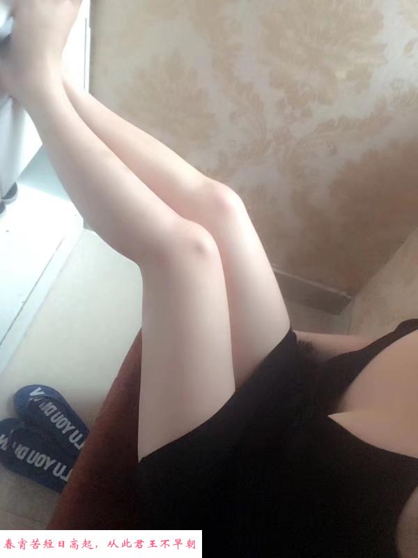 风韵少妇制服美女 第1张