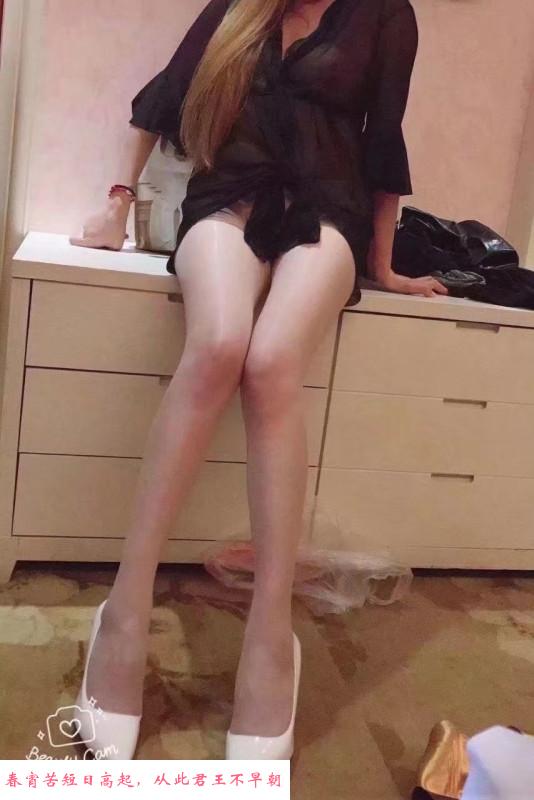 细腰大奶骚妇 第4张
