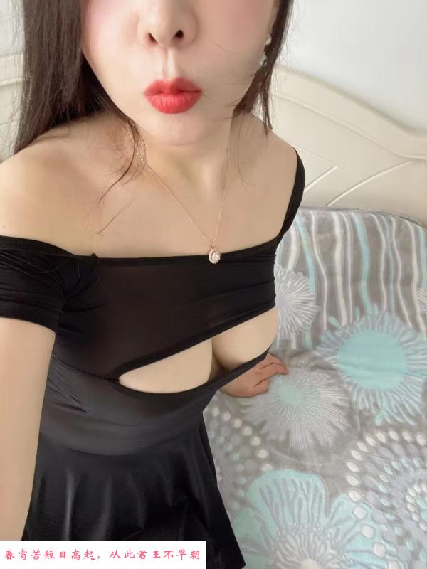 大胸轻熟女服务 第1张