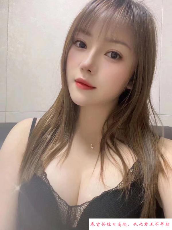 小榄胸大服务好的美女 第1张