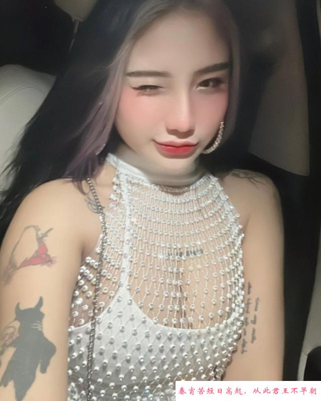 大胸纹身小妹 第4张