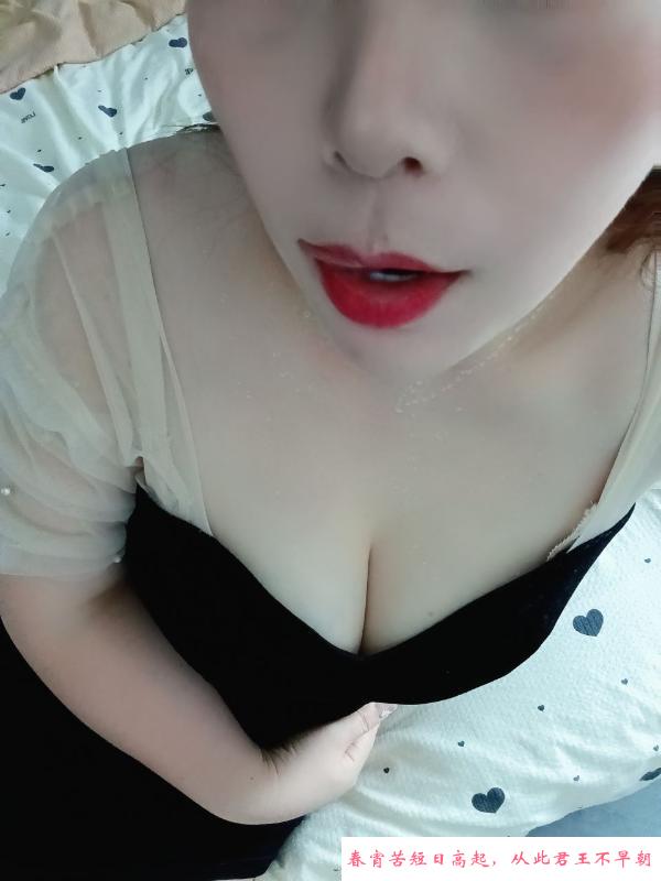 喷S大胸翘臀人妻 第2张