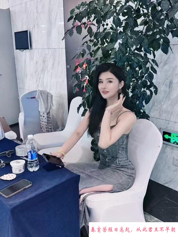 身材好美女月亮 第3张