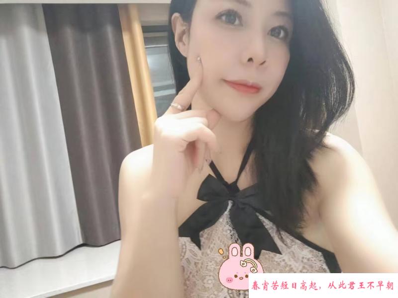 制服御姐青青 第1张