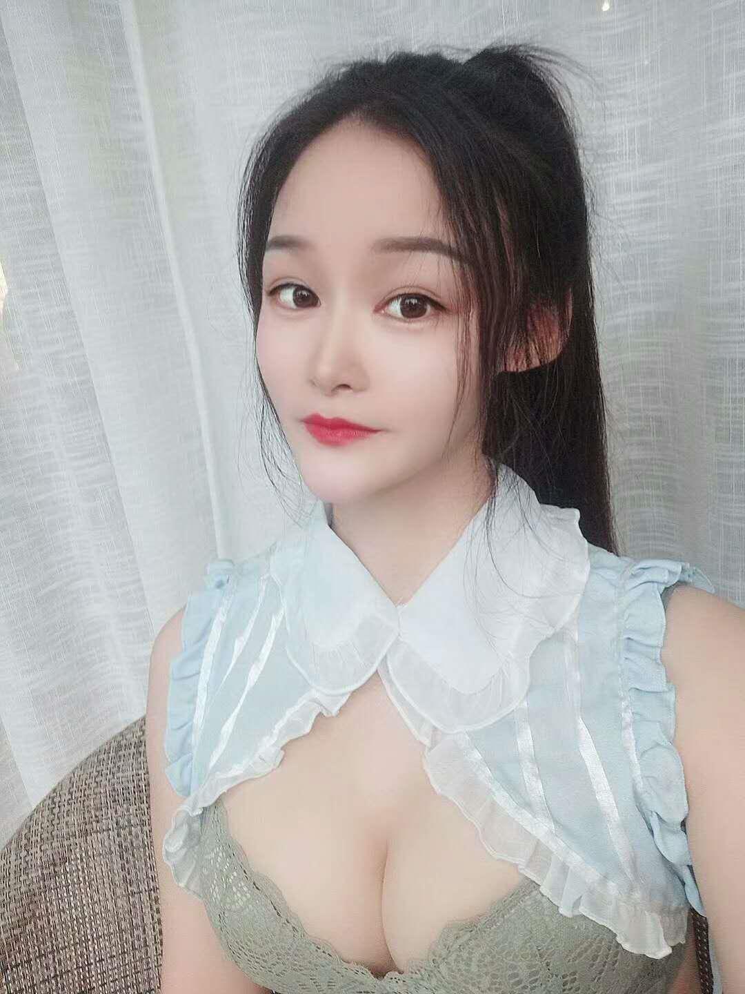 36D气质美女 第1张