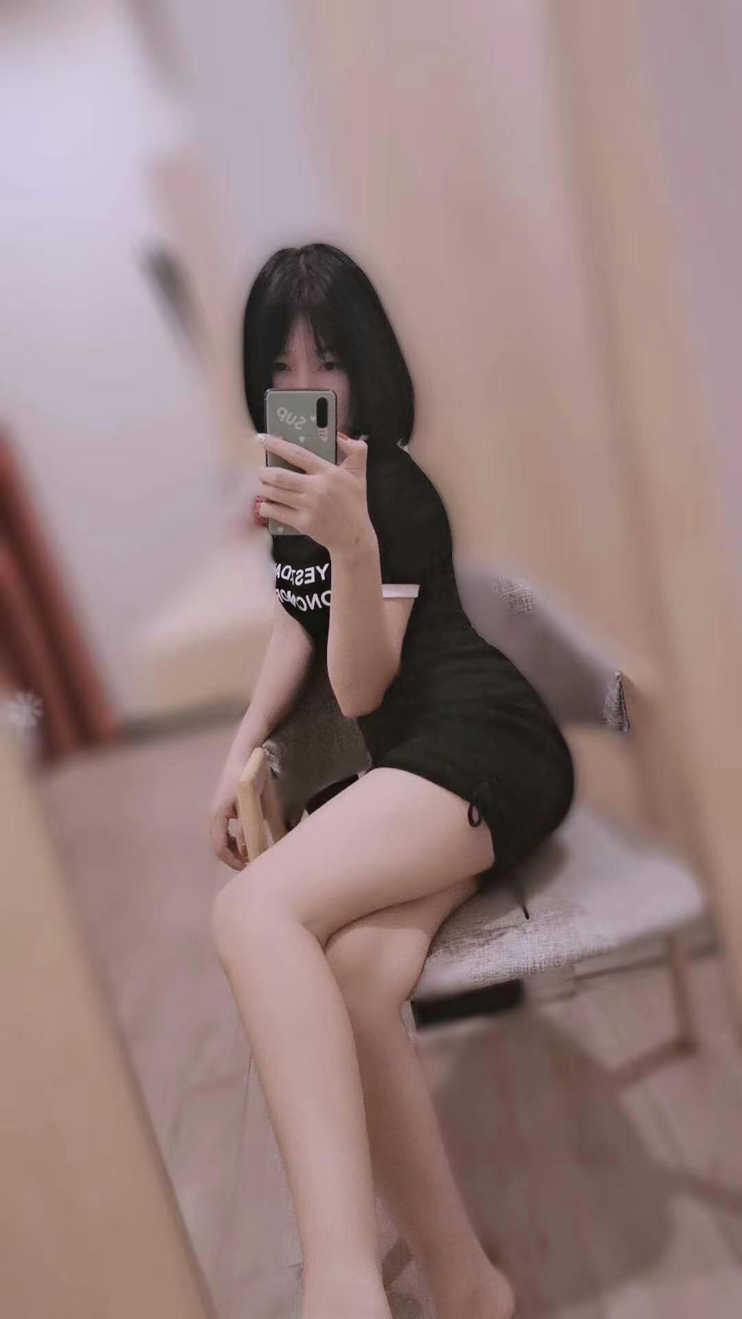 天河岗顶01年的颜值很不错的小姑娘，亲身体验 第1张