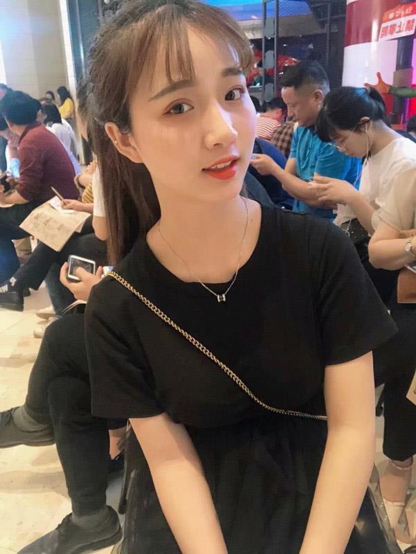 兼职极品女,白嫩身材,逼紧骚浪淫水多 第1张