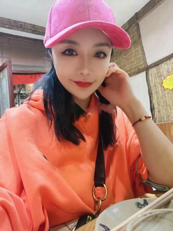 丰满的姐姐 第1张
