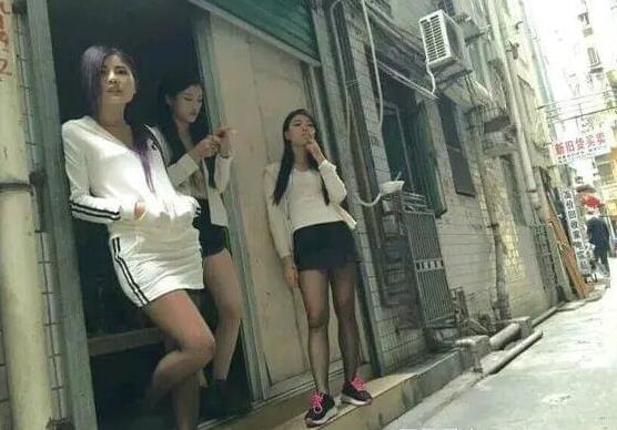 粉红一条街站街女 第1张
