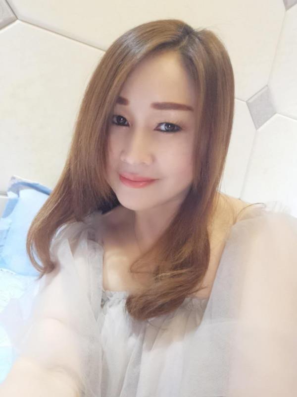 颜值性价比的少妇 第2张