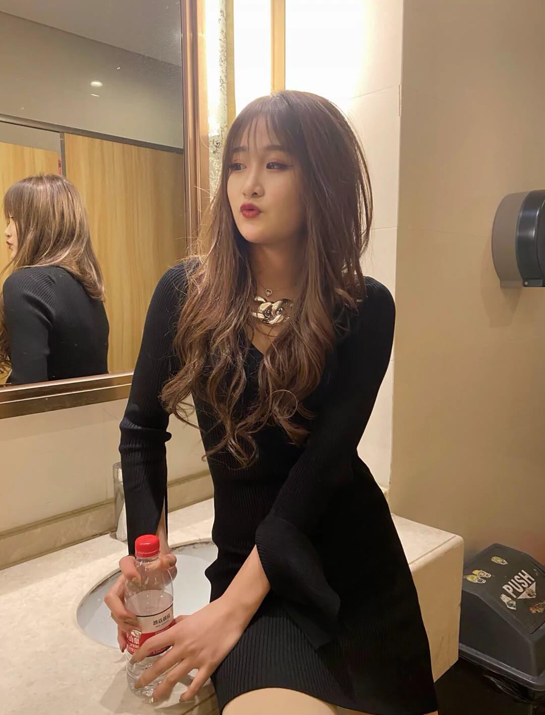 99年娇小妹妹抱着做 第1张