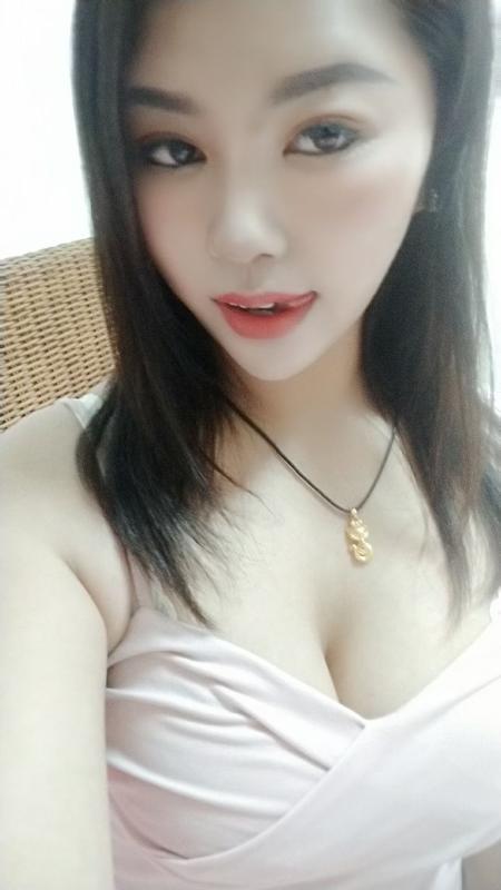 漂亮会玩的少妇 第2张