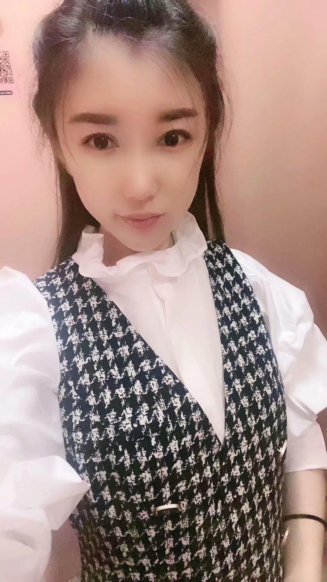 颜控必入！白嫩清纯新鲜小妞，外表清新上床豪放，水多... 第2张