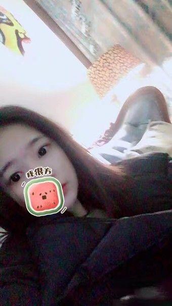 九眼桥邻家小妹，长相甜美，身材娇小 第1张