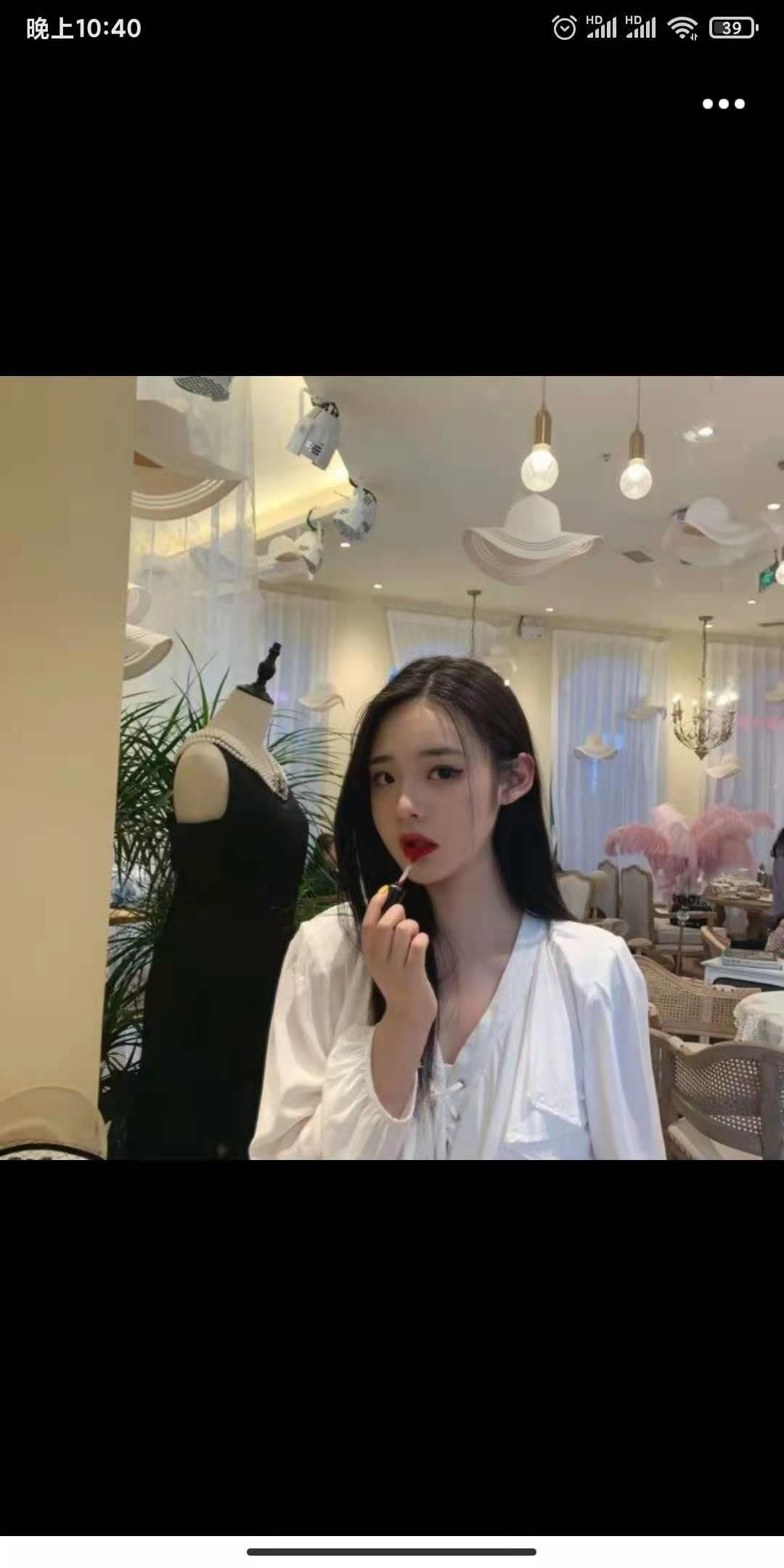 天鹅湖万达的妹子 第1张