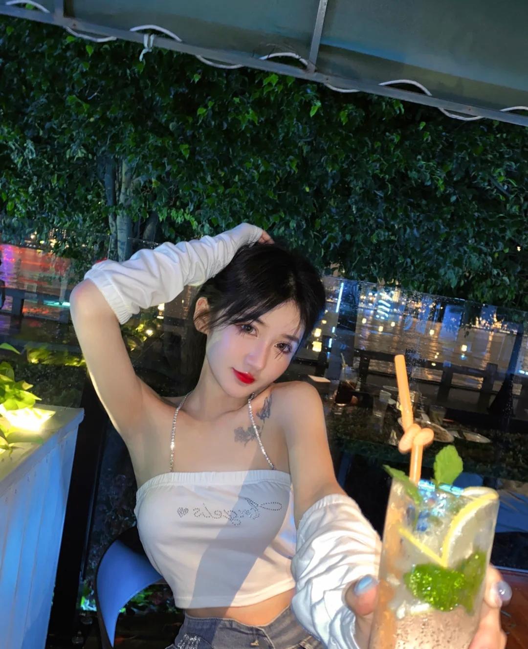 约战成都极品酒吧嫩妹 第3张