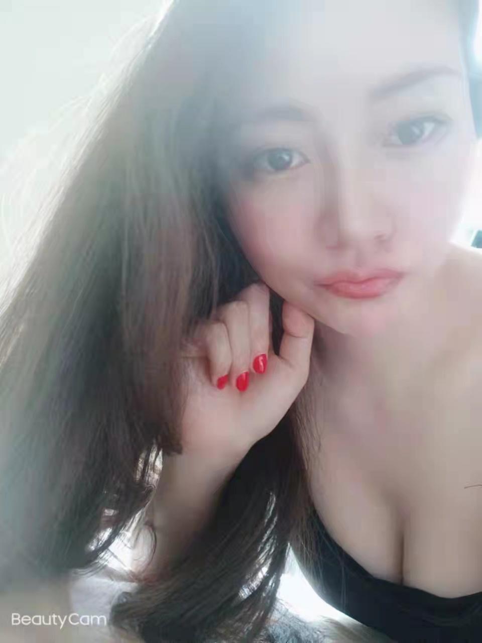 验证一个颜值在线，有点高知温柔女的感觉 第2张